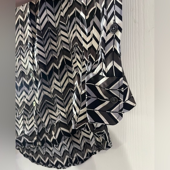 Ann Taylor Black and White Chevron Button Down Shirt - Picture 4 of 6